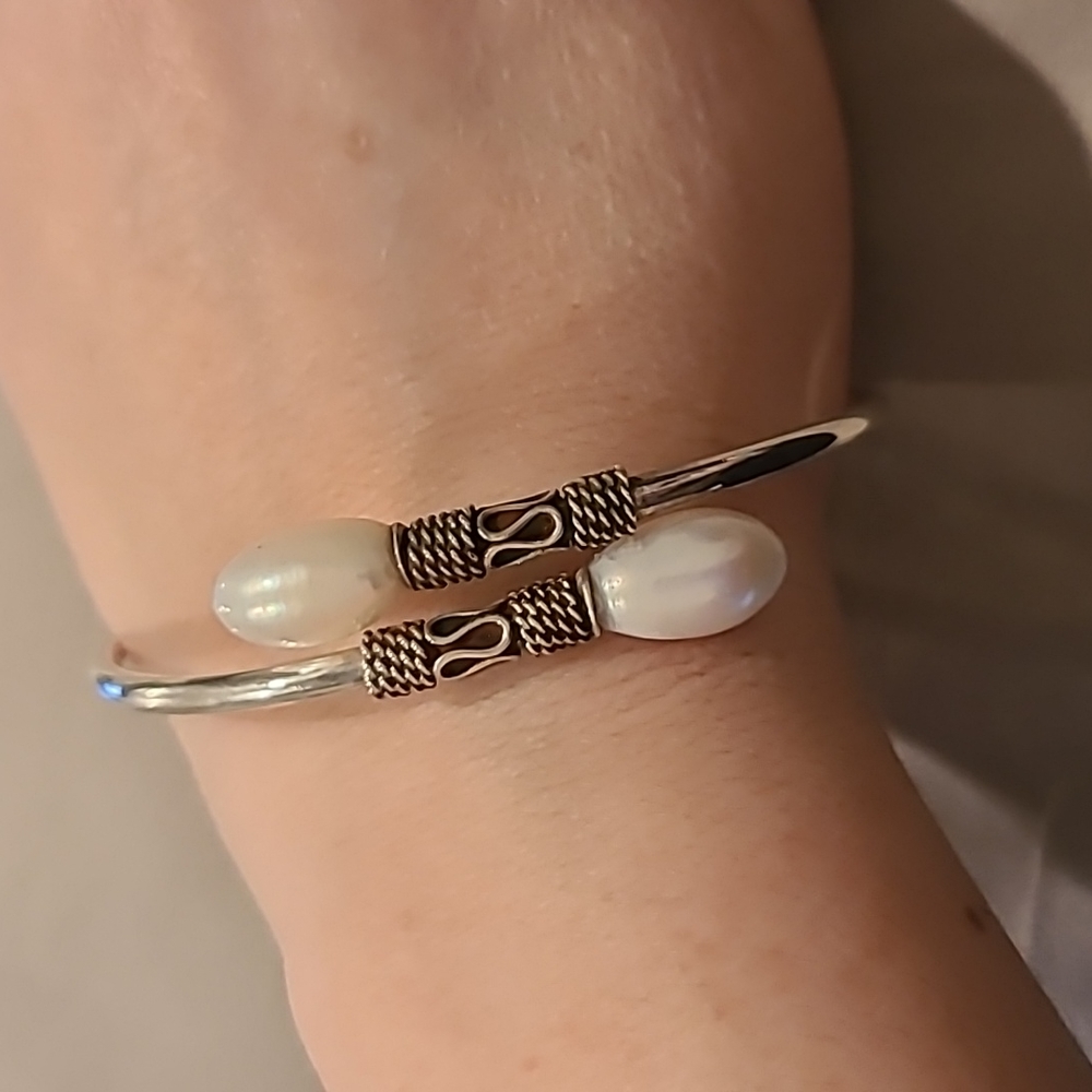 Elegant Silver and Pearl Bracelet
